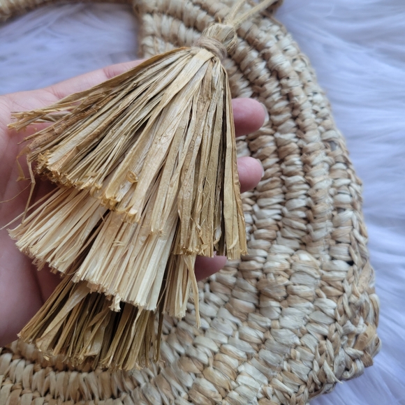 LUCKY BRAND Round Straw Summer Crossbody Tote Bag with Tassels - Picture 3 of 11